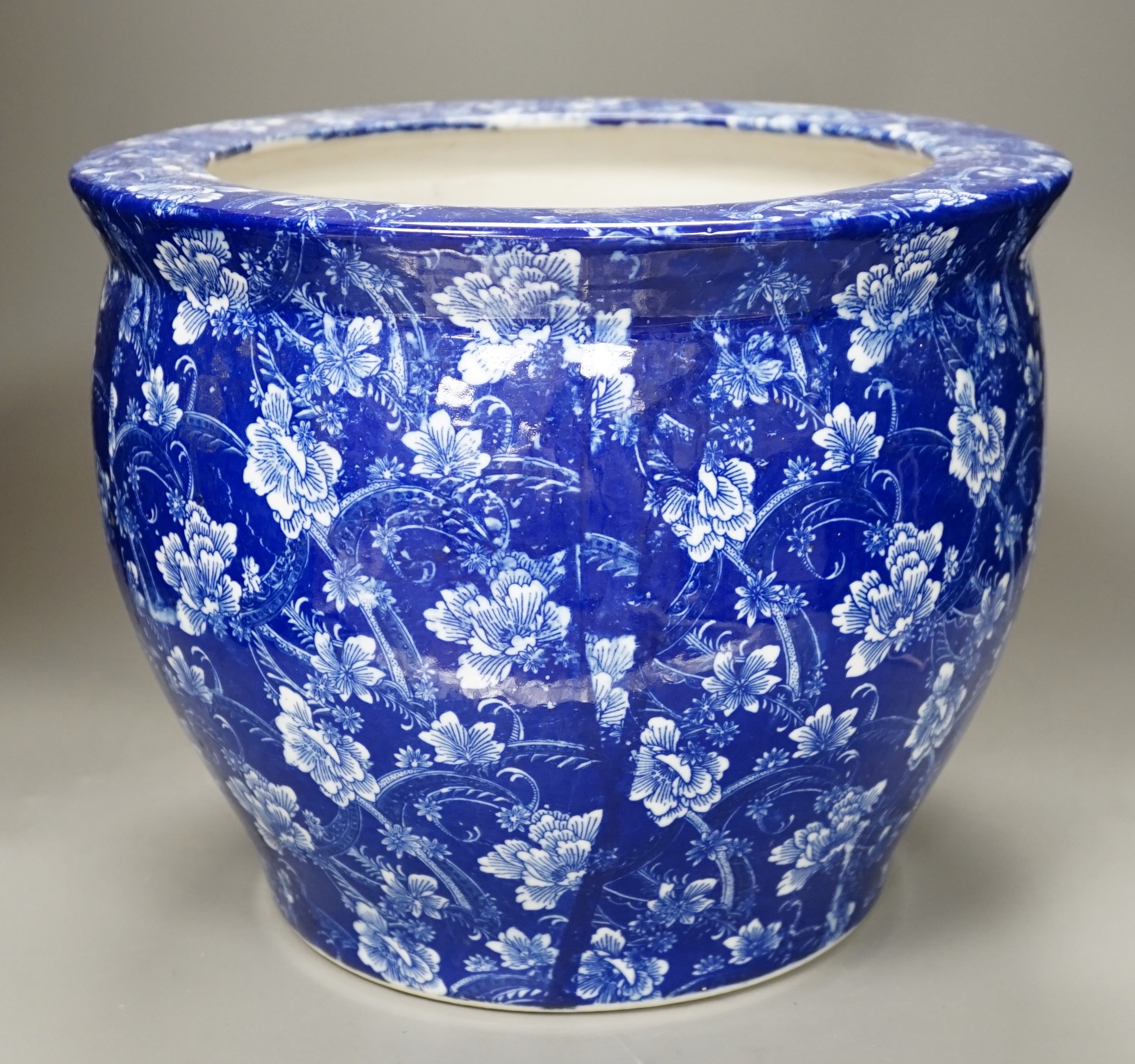 A blue and white ceramic jardiniere, pseudo mark, 27cm high.